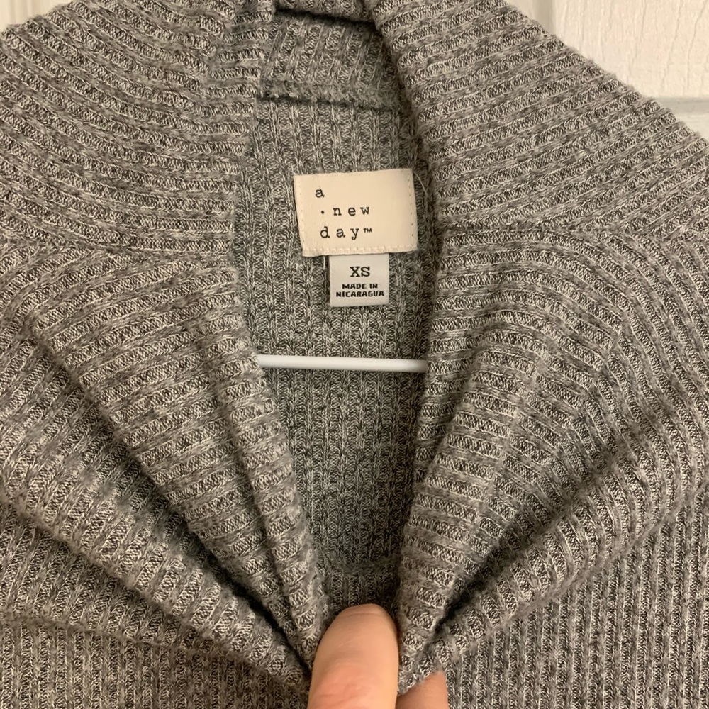 Grey sweater - Picture 2 of 2
